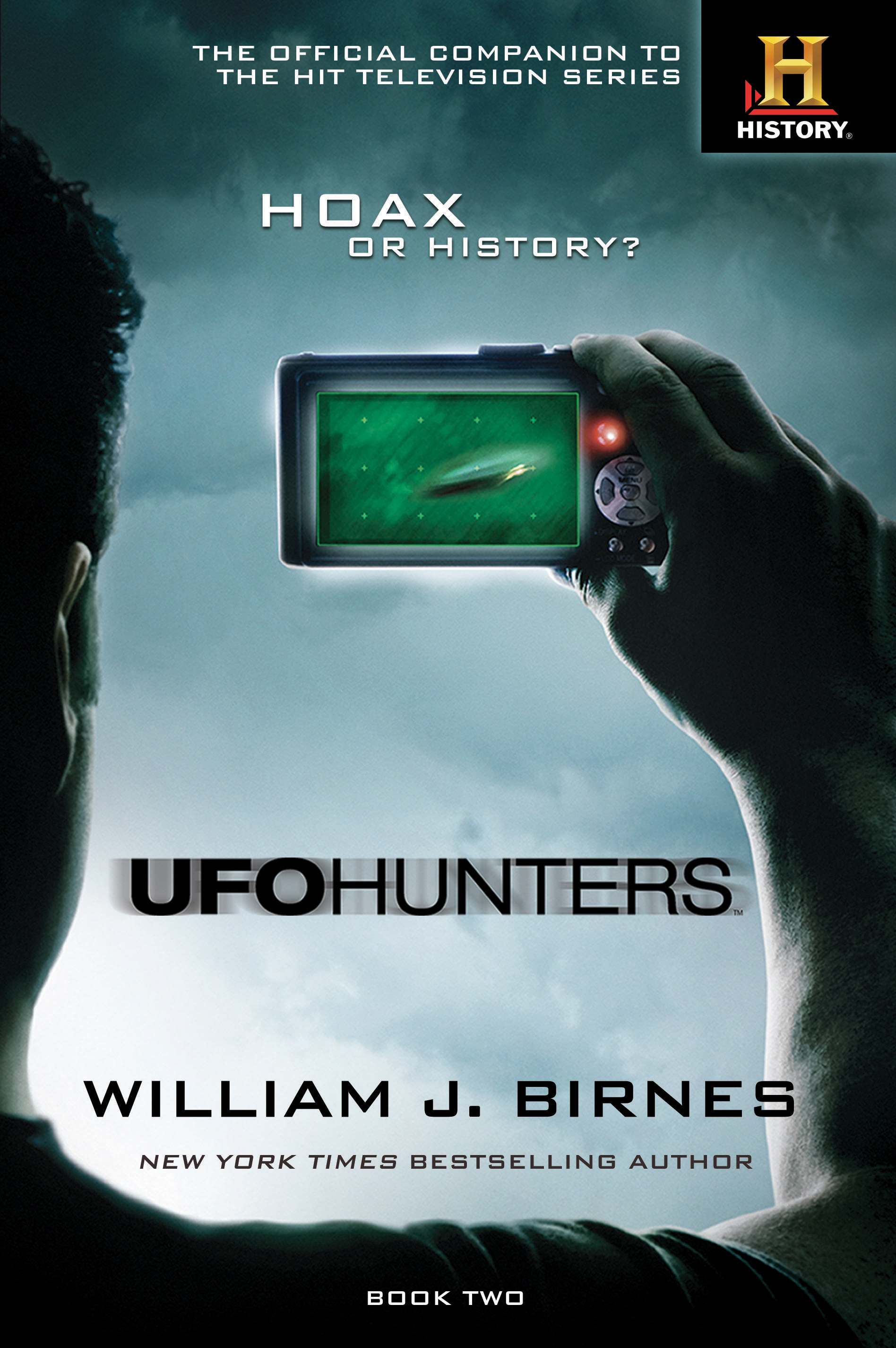 UFO Hunters Book Two : The Official Companion to the Hit Television Series by William J. Birnes